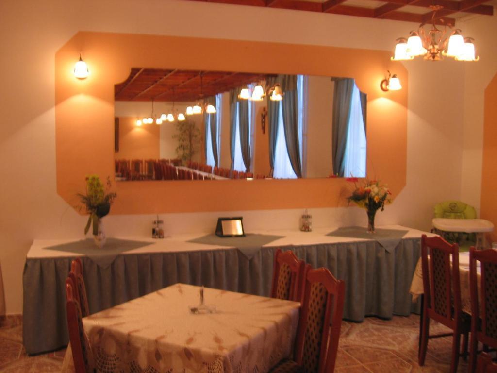 Mater Salvatoris House Hotel Gödöllő Eksteriør billede